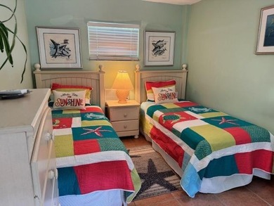 4/2 renovated waterfront home boasts private pool-new cutting - photo 26