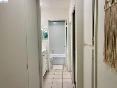 Unique opportunity! 1 Bedroom 1 Bath on the 3rd/floor unit is - photo 3