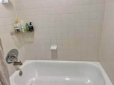 Unique opportunity! 1 Bedroom 1 Bath on the 3rd/floor unit is - photo 5