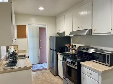 Unique opportunity! 1 Bedroom 1 Bath on the 3rd/floor unit is - photo 6