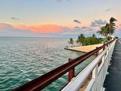 4/2 renovated waterfront home boasts private pool-new cutting - photo 37