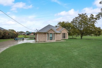 Three Bedroom, Waterfront Home in a Protected Cove! - Lake Home For Sale in Corsicana, Texas