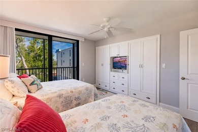 Welcome to Shorewood, one of the most luxurious properties on - photo 21
