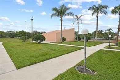 THIS STUNNING WATERFRONT CORNER HOME IN LAKESIDE GREEN IS THE - photo 46