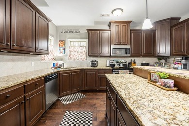 THIS HOME IS MOVE IN READY...All it is missing is you! This - photo 5