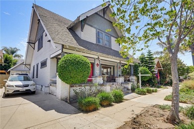 Built in 1914, this classic Craftsman presents an exceptional - photo 3
