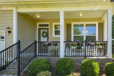 Like-new construction in one of the most sought-after sections - photo 2