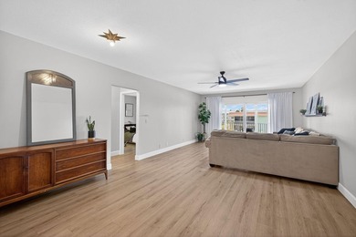 BOATER'S PARADISE ON THE INTERCOASTAL! Beautifully updated - photo 6