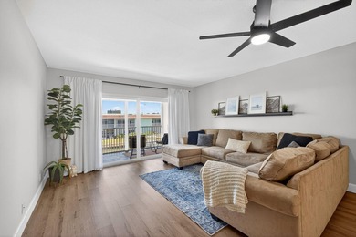 BOATER'S PARADISE ON THE INTERCOASTAL! Beautifully updated - photo 8