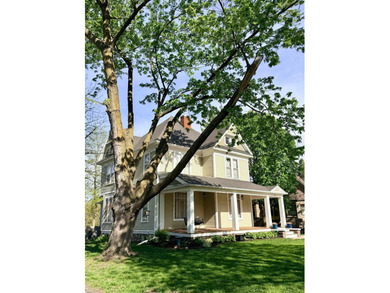 Perfectly positioned on historic Lake Avenue, just one block - photo 4