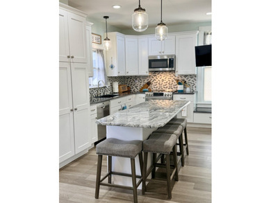 Perfectly positioned on historic Lake Avenue, just one block - photo 8