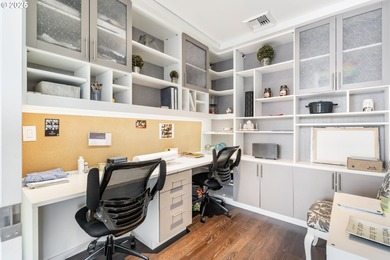 Bright contemporary 2 bedroom, 2.5 bathroom condo with