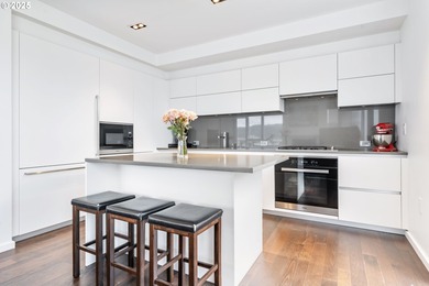 Bright contemporary 2 bedroom, 2.5 bathroom condo with