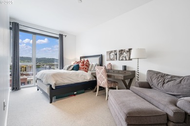 Bright contemporary 2 bedroom, 2.5 bathroom condo with