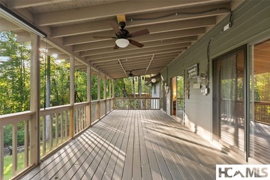 Welcome to 18 Horsepasture River Court, a charming 3-bedroom - photo 22