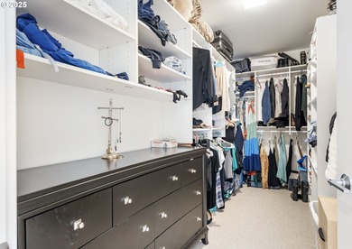 Bright contemporary 2 bedroom, 2.5 bathroom condo with