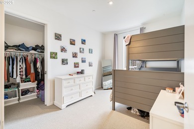 Bright contemporary 2 bedroom, 2.5 bathroom condo with