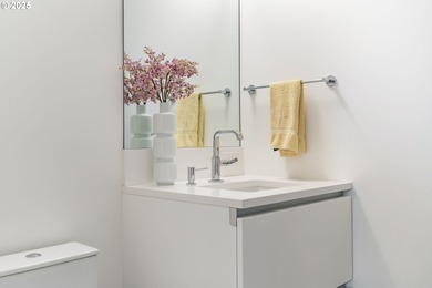 Bright contemporary 2 bedroom, 2.5 bathroom condo with