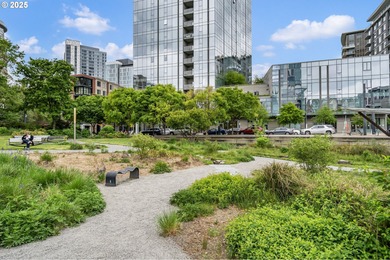 Bright contemporary 2 bedroom, 2.5 bathroom condo with