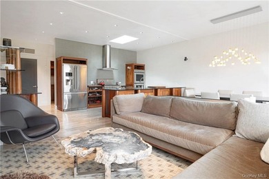Exceptional opportunity to acquire this contemporary masterpiece - photo 6