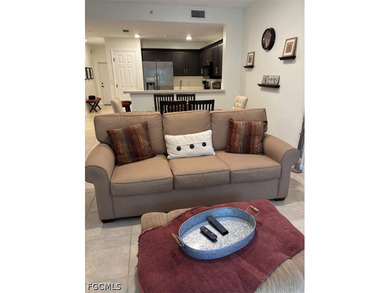 UNFURNISHED. Move in 3BR first floor end unit, with one car - photo 3