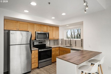 Bright corner condo with sweeping territorial and city views -