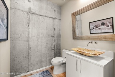 Discover this well-located and immaculately kept three-bedroom - photo 17