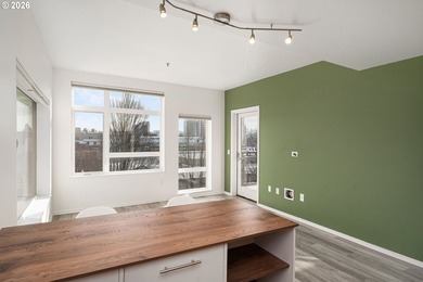 Bright corner condo with sweeping territorial and city views -