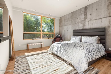 Discover this well-located and immaculately kept three-bedroom - photo 18