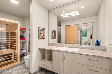 Discover this well-located and immaculately kept three-bedroom - photo 19