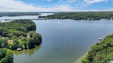 Experience lake living on Lake Barkley in the highly - photo 4
