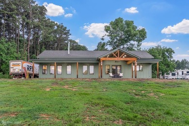 Experience refined lakefront living in this brand-new custom - photo 2