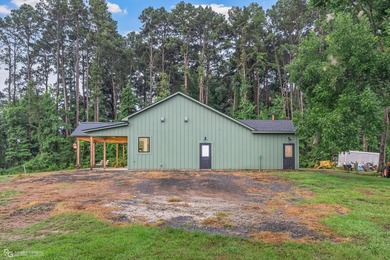 Experience refined lakefront living in this brand-new custom - photo 8