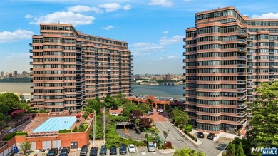 Lake Condo For Sale in Cliffside Park, New Jersey