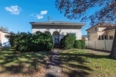 Welcome to 43 Wynsum Avenue in Merrick! The perfect opportunity - photo 1