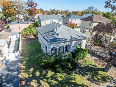 Welcome to 43 Wynsum Avenue in Merrick! The perfect opportunity - photo 2