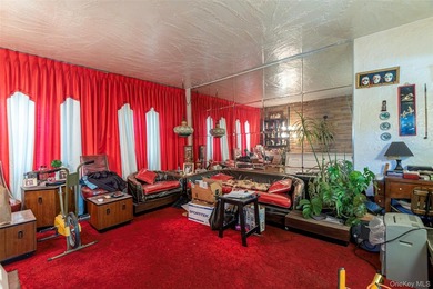 Welcome to 43 Wynsum Avenue in Merrick! The perfect opportunity - photo 7