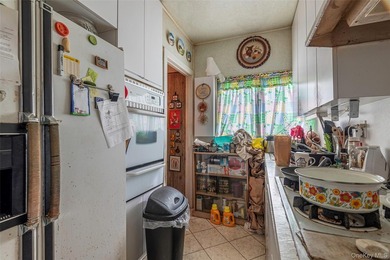Welcome to 43 Wynsum Avenue in Merrick! The perfect opportunity - photo 8