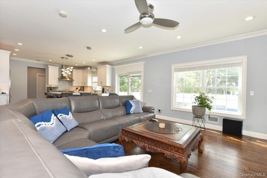 This Lee Kirsch custom-built colonial offers the perfect blend - photo 15