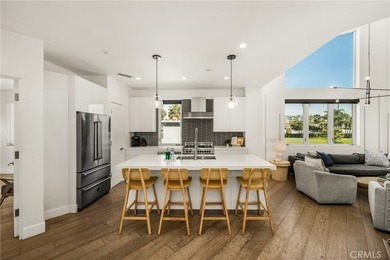 Ideally located approximately one block from the beach with - photo 15