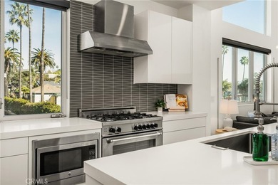 Ideally located approximately one block from the beach with - photo 18