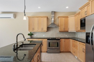Welcome to this beautifully maintained patio home in the - photo 10