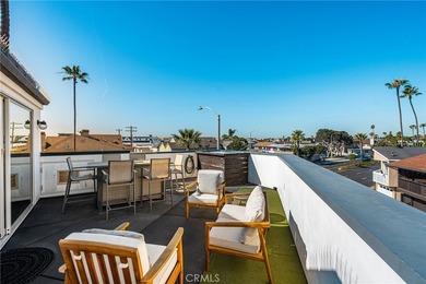 Ideally located approximately one block from the beach with - photo 49