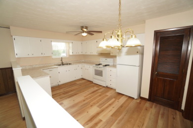WELL MAINTAINED ALL BRICK HOME - photo 3