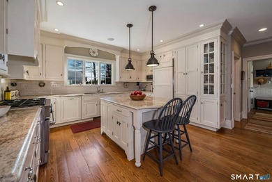 An unbeatable location, 37 Lantern Hill is set in one of - photo 13