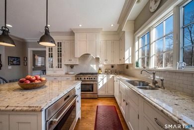 An unbeatable location, 37 Lantern Hill is set in one of - photo 15
