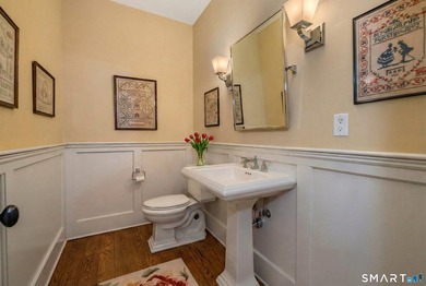 An unbeatable location, 37 Lantern Hill is set in one of - photo 16