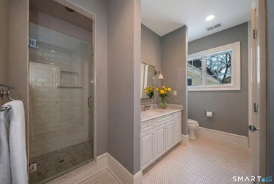 An unbeatable location, 37 Lantern Hill is set in one of - photo 21