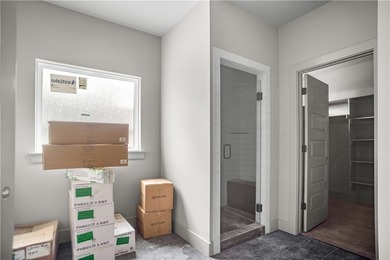 In addition to the over-sized double decks, a split floor plan - photo 22