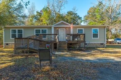 (private lake, pond, coastal) Home Active Under Contract in Cottageville South Carolina